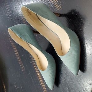 Nine West Showmeo blue leather pumps
